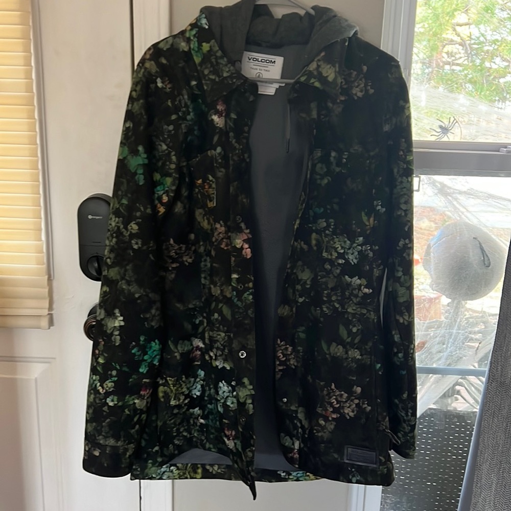 Volcom Light Weight Snowboarding Button Up Jacket